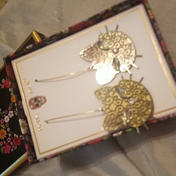 Cat dangle earrings new in box - Picture 2 of 3